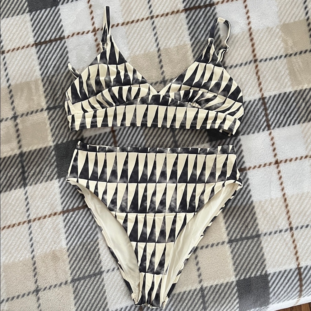 Like New! Geometric pattern Bikini (S/XS)